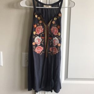 Tank top Embroidered with tassel tye
